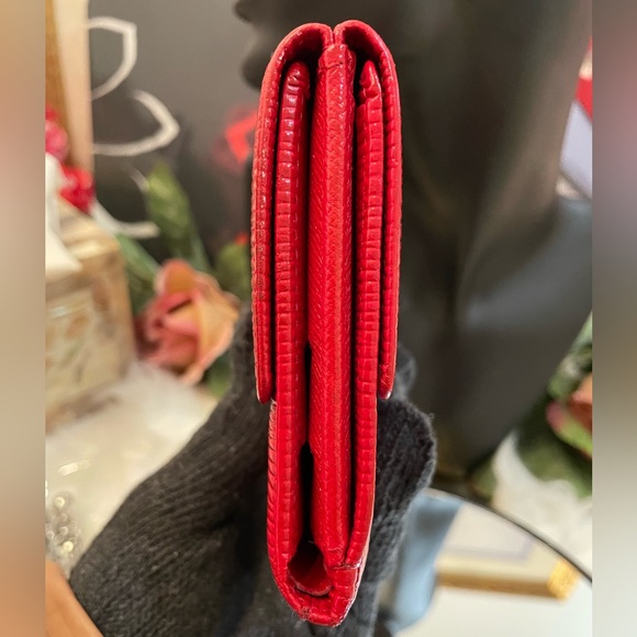 LOUIS VUITTON Leather Epi Snap Wallet - Picture 14 of 16